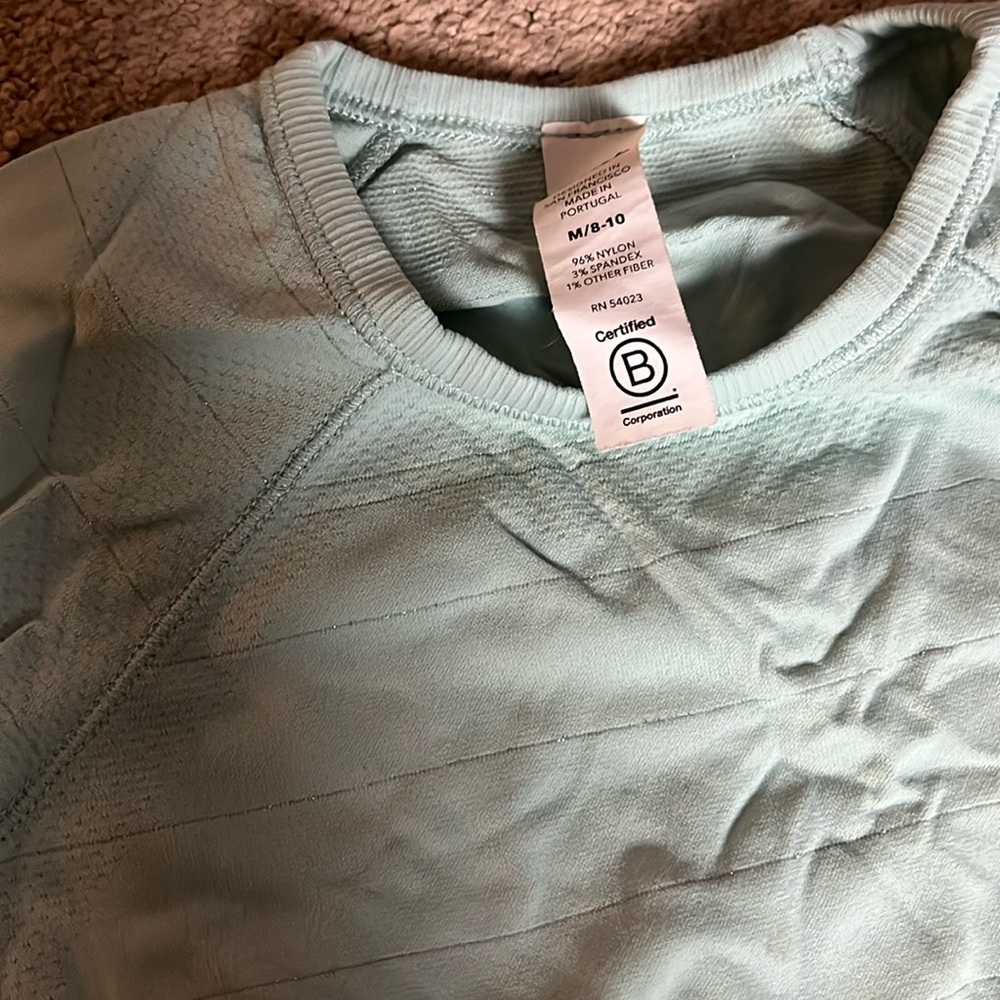 Like new Athleta Girk long sleeve top. Pale green with sparkle